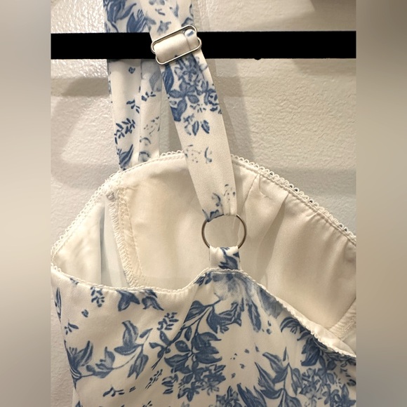 NEW WITH TAG blue and white floral dress with pockets and zippered - Picture 7 of 7